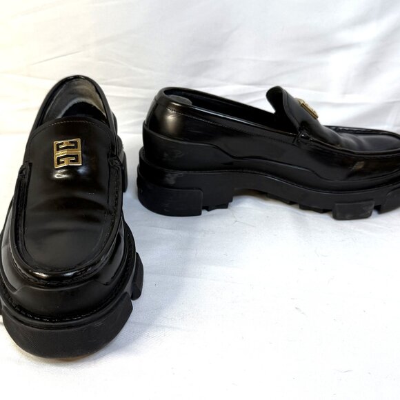 Woman’s Givenchy Terra Logo Plaque Loafers - Picture 1 of 4